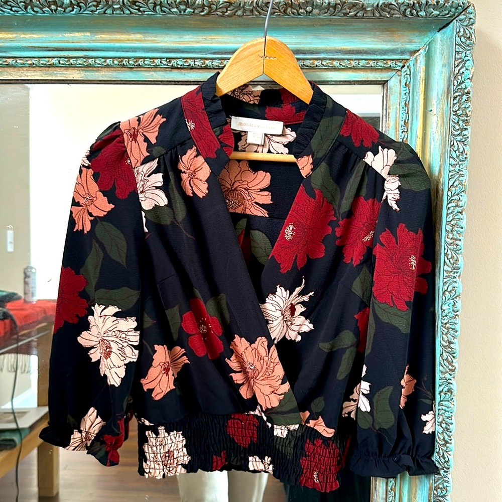 Small cropped flowered shirt